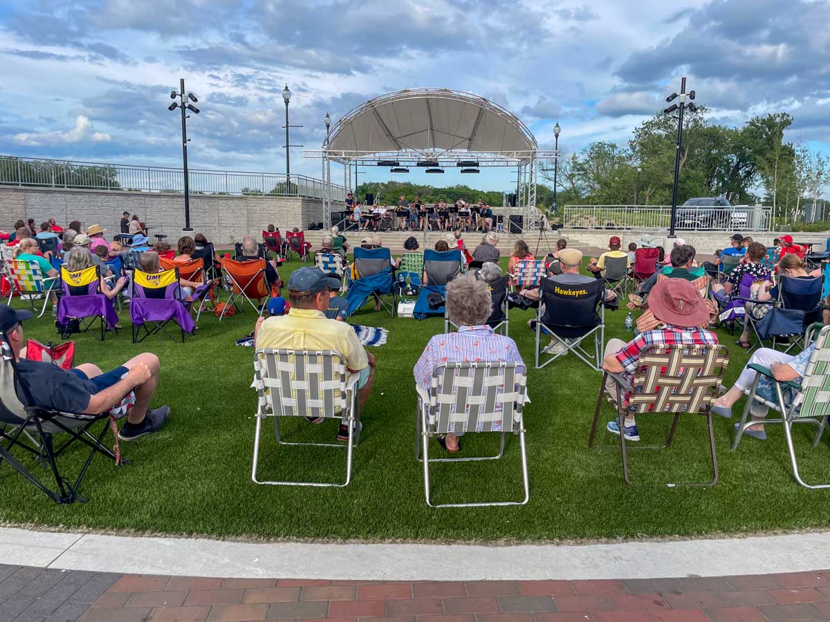 Live to 9 sponsors at River Place Plaza